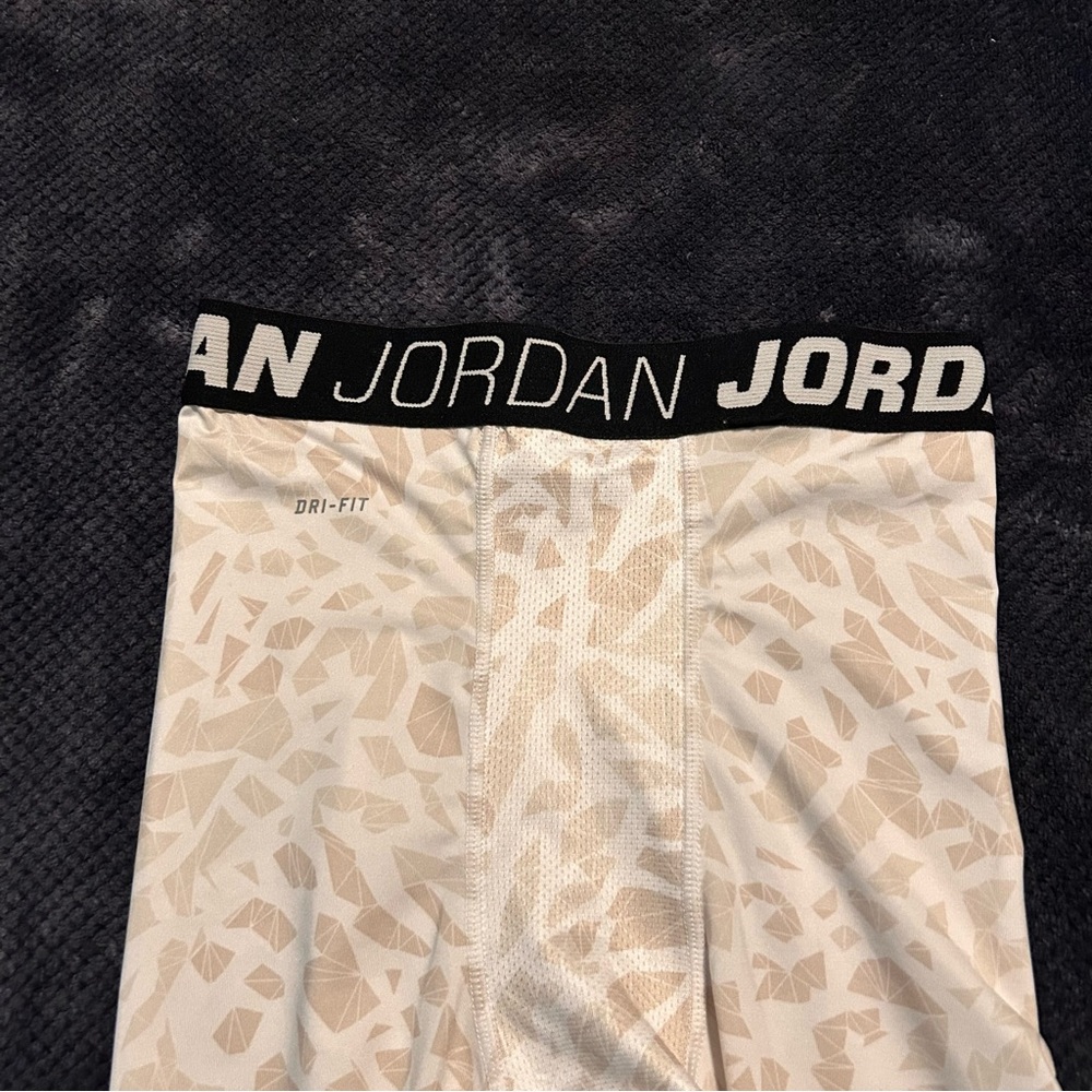 Nike Jordan Training Tights‎ Beige White Boy's size Medium M Base Layer - Picture 3 of 9